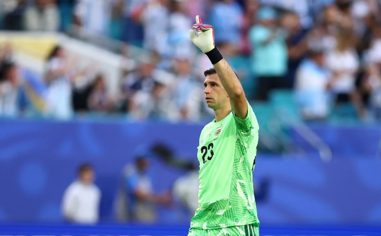 Emiliano Martinez (6.7 điểm). Thủ thành thuộc biên chế Aston Villa không có lỗi trong cả hai bàn thua của Argentina khi đối thủ dứt điểm quá hiểm hóc. Tuy nhiên, anh vẫn duy trì được sự tập trung với một vài pha ra vào hợp lý và cứu thua quan trọng ở cuối hiệp phụ. Ảnh: Getty Images.