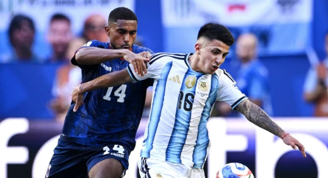 Thiago Almada (6.6 điểm). Được trao cơ hội đá chính nhưng Almada không để lại nhiều dấu ấn đậm nét. Anh tạo ra được một vài tình huống phối hợp ngắn với Messi nhưng thiếu sự sắc sảo trong các pha dứt điểm cuối cùng. Ảnh: Getty Images.