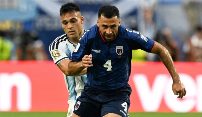 Lautaro Martinez (6.5 điểm). Một trận đấu đáng quên với "El Toro". Dù tích cực di chuyển và làm tường cho các đồng đội, tiền đạo của Inter Milan gần như không có được pha dứt điểm nào thực sự rõ ràng về phía khung thành Vozinha. Ảnh: Getty Images.