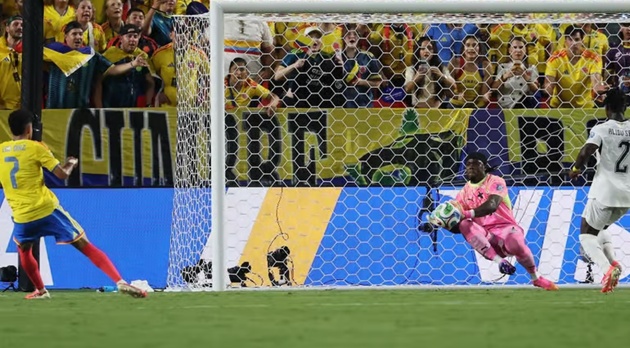 Ati-Zigi giúp Ghana tránh một thất bại đậm. (Ảnh: The Athletic)