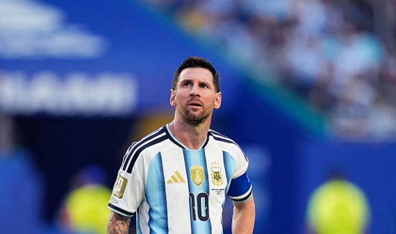Messi và các đồng đội phải vất vả mới có chiến thắng trước Cape Verde. Ảnh: Getty.
