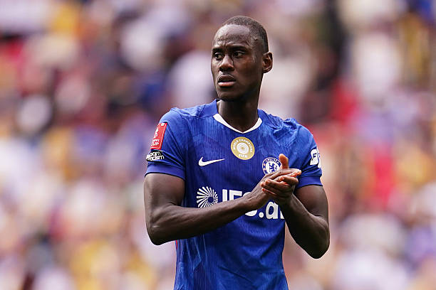Ảnh bài viết Como gửi lời đề nghị 30 triệu euro mua Trevoh Chalobah