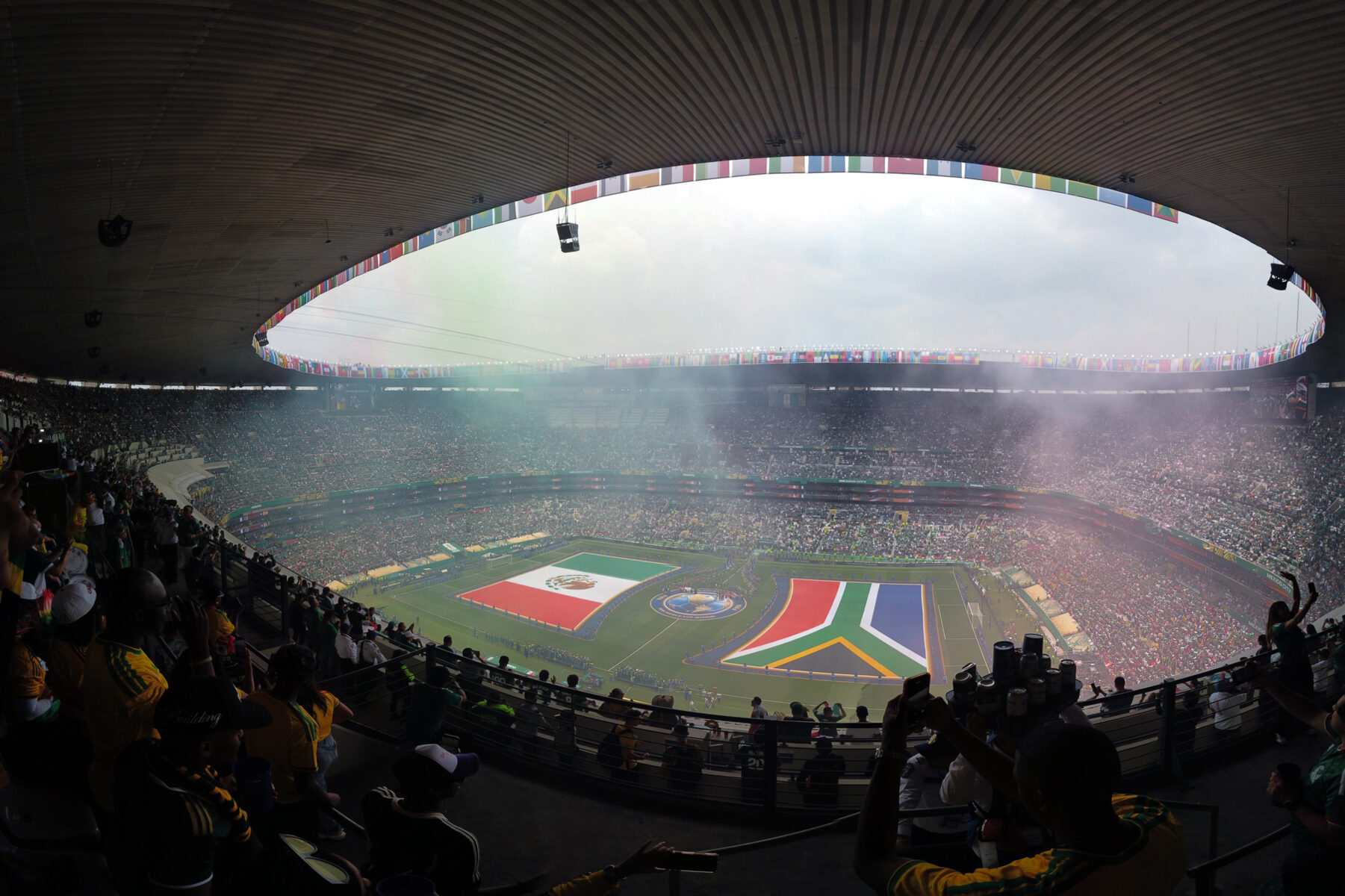 Azteca hứa hẹn mang đến cơn ác mộng cho nước Anh. Ảnh: Getty Images.