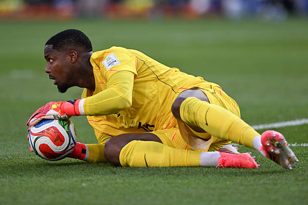 Mike Maignan (7.7): Thủ môn của AC Milan luôn duy trì sự cảnh giác cao độ để xử lý các quả tạt vào vòng cấm. Nhìn chung, anh có một trận đấu khá nhàn nhã khi không phải đối mặt với quá nhiều áp lực. Ảnh: Getty Images

Jules Kounde (7.6): Với việc không phải chịu nhiều sức ép trong khâu phòng ngự, Kounde thường xuyên dâng cao để hỗ trợ các đợt tấn công của đội nhà. Ảnh: Getty Images

Lucas Digne (7.7): Dù không đóng góp quá nhiều vào mặt trận tấn công, nhưng khả năng phòng ngự của Digne trong trận đấu này là vô cùng chắc chắn và khó có thể chê trách. Ảnh: Getty Images

Dayot Upamecano (7.8): Trong một vài tình huống Paraguay nỗ lực dâng cao, trung vệ đang khoác áo Bayern Munich đã phát huy sức mạnh ấn tượng để hóa giải mọi nguy cơ. Ảnh: Getty Images

William Saliba (7.6): Một buổi tối thi đấu dễ dàng của hậu vệ thuộc biên chế Arsenal. Tốc độ tuyệt vời giúp anh luôn chủ động trong các pha tranh chấp và không bao giờ rơi vào tình trạng bị động. Ảnh: Getty Images

Adrien Rabiot (7.4): Tiền vệ này đã nỗ lực hết mình và không ngại va chạm để kiểm soát khu trung tuyến, dù đôi khi tầm ảnh hưởng thực tế của anh lên lối chơi vẫn gây ra những ý kiến trái chiều. Ảnh: Getty Images

Manu Kone (6.9): Dù phải nhận thẻ vàng sau một pha phạm lỗi thô bạo, Kone vẫn là một trong những điểm sáng của Pháp. Anh suýt chút nữa đã ghi bàn nếu cú sút xa hiểm hóc không bị thủ môn Orlando Gill cản phá xuất sắc. Ảnh: Getty Images

Michael Olise (6.8): Một màn trình diễn mờ nhạt của ngôi sao Bayern Munich khi anh chỉ tạo ra được duy nhất một cơ hội đáng chú ý vào những phút bù giờ của trận đấu. Ảnh: Getty Images

Bradley Barcola (6.3): Dù sở hữu một vài khoảnh khắc nỗ lực bên hành lang cánh, tiền vệ của PSG nhìn chung thi đấu khá im hơi lặng tiếng và sớm bị thay ra bởi Desire Doue sau phút 60. Ảnh: Getty Images

Ousmane Dembele (6.9): Dembele có một vài đường chuyền xuyên phá khá tốt, nhưng nhìn chung ngôi sao tấn công này vẫn chưa thể hiện được phong độ bùng nổ vốn có của mình. Ảnh: Getty Images

Kylian Mbappe (7.7): Một trận đấu tương đối lặng lẽ so với tiêu chuẩn cực cao của anh, cho đến khi Mbappe lạnh lùng phá vỡ thế bế tắc trên chấm phạt đền. Bàn thắng này giúp anh san bằng kỷ lục của Lionel Messi với 7 pha lập công trong cuộc đua giành Chiếc giày vàng. Ảnh: Getty Images

Chấm điểm đội tuyển Pháp. Ảnh: Bongda.com.vn.