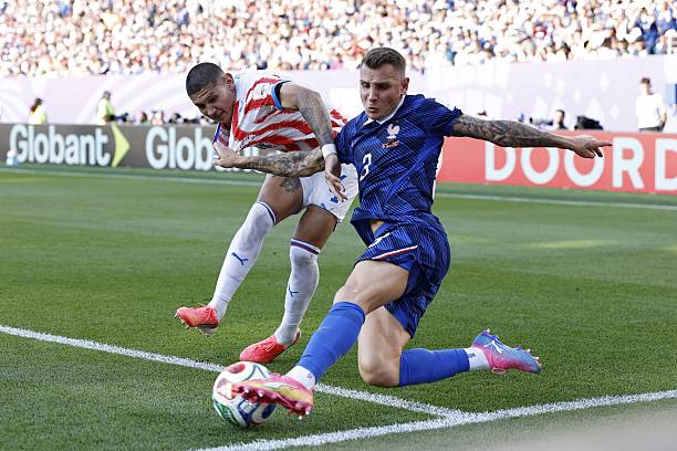 Lucas Digne (7.7): Dù không đóng góp quá nhiều vào mặt trận tấn công, nhưng khả năng phòng ngự của Digne trong trận đấu này là vô cùng chắc chắn và khó có thể chê trách. Ảnh: Getty Images

Dayot Upamecano (7.8): Trong một vài tình huống Paraguay nỗ lực dâng cao, trung vệ đang khoác áo Bayern Munich đã phát huy sức mạnh ấn tượng để hóa giải mọi nguy cơ. Ảnh: Getty Images

William Saliba (7.6): Một buổi tối thi đấu dễ dàng của hậu vệ thuộc biên chế Arsenal. Tốc độ tuyệt vời giúp anh luôn chủ động trong các pha tranh chấp và không bao giờ rơi vào tình trạng bị động. Ảnh: Getty Images

Adrien Rabiot (7.4): Tiền vệ này đã nỗ lực hết mình và không ngại va chạm để kiểm soát khu trung tuyến, dù đôi khi tầm ảnh hưởng thực tế của anh lên lối chơi vẫn gây ra những ý kiến trái chiều. Ảnh: Getty Images

Manu Kone (6.9): Dù phải nhận thẻ vàng sau một pha phạm lỗi thô bạo, Kone vẫn là một trong những điểm sáng của Pháp. Anh suýt chút nữa đã ghi bàn nếu cú sút xa hiểm hóc không bị thủ môn Orlando Gill cản phá xuất sắc. Ảnh: Getty Images

Michael Olise (6.8): Một màn trình diễn mờ nhạt của ngôi sao Bayern Munich khi anh chỉ tạo ra được duy nhất một cơ hội đáng chú ý vào những phút bù giờ của trận đấu. Ảnh: Getty Images

Bradley Barcola (6.3): Dù sở hữu một vài khoảnh khắc nỗ lực bên hành lang cánh, tiền vệ của PSG nhìn chung thi đấu khá im hơi lặng tiếng và sớm bị thay ra bởi Desire Doue sau phút 60. Ảnh: Getty Images

Ousmane Dembele (6.9): Dembele có một vài đường chuyền xuyên phá khá tốt, nhưng nhìn chung ngôi sao tấn công này vẫn chưa thể hiện được phong độ bùng nổ vốn có của mình. Ảnh: Getty Images

Kylian Mbappe (7.7): Một trận đấu tương đối lặng lẽ so với tiêu chuẩn cực cao của anh, cho đến khi Mbappe lạnh lùng phá vỡ thế bế tắc trên chấm phạt đền. Bàn thắng này giúp anh san bằng kỷ lục của Lionel Messi với 7 pha lập công trong cuộc đua giành Chiếc giày vàng. Ảnh: Getty Images

Chấm điểm đội tuyển Pháp. Ảnh: Bongda.com.vn.