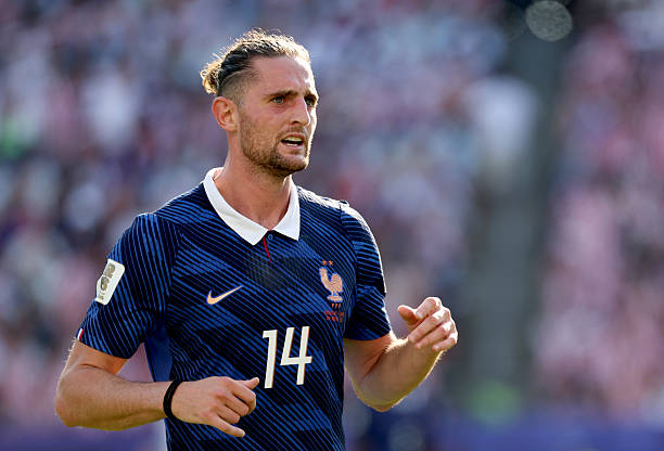 Adrien Rabiot (7.4): Tiền vệ này đã nỗ lực hết mình và không ngại va chạm để kiểm soát khu trung tuyến, dù đôi khi tầm ảnh hưởng thực tế của anh lên lối chơi vẫn gây ra những ý kiến trái chiều. Ảnh: Getty Images

Manu Kone (6.9): Dù phải nhận thẻ vàng sau một pha phạm lỗi thô bạo, Kone vẫn là một trong những điểm sáng của Pháp. Anh suýt chút nữa đã ghi bàn nếu cú sút xa hiểm hóc không bị thủ môn Orlando Gill cản phá xuất sắc. Ảnh: Getty Images

Michael Olise (6.8): Một màn trình diễn mờ nhạt của ngôi sao Bayern Munich khi anh chỉ tạo ra được duy nhất một cơ hội đáng chú ý vào những phút bù giờ của trận đấu. Ảnh: Getty Images

Bradley Barcola (6.3): Dù sở hữu một vài khoảnh khắc nỗ lực bên hành lang cánh, tiền vệ của PSG nhìn chung thi đấu khá im hơi lặng tiếng và sớm bị thay ra bởi Desire Doue sau phút 60. Ảnh: Getty Images

Ousmane Dembele (6.9): Dembele có một vài đường chuyền xuyên phá khá tốt, nhưng nhìn chung ngôi sao tấn công này vẫn chưa thể hiện được phong độ bùng nổ vốn có của mình. Ảnh: Getty Images

Kylian Mbappe (7.7): Một trận đấu tương đối lặng lẽ so với tiêu chuẩn cực cao của anh, cho đến khi Mbappe lạnh lùng phá vỡ thế bế tắc trên chấm phạt đền. Bàn thắng này giúp anh san bằng kỷ lục của Lionel Messi với 7 pha lập công trong cuộc đua giành Chiếc giày vàng. Ảnh: Getty Images

Chấm điểm đội tuyển Pháp. Ảnh: Bongda.com.vn.