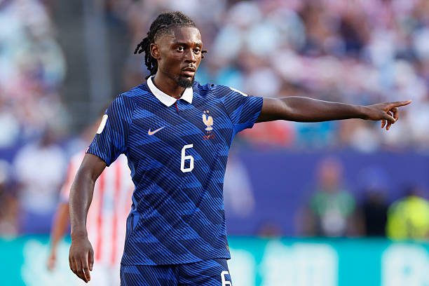 Manu Kone (6.9): Dù phải nhận thẻ vàng sau một pha phạm lỗi thô bạo, Kone vẫn là một trong những điểm sáng của Pháp. Anh suýt chút nữa đã ghi bàn nếu cú sút xa hiểm hóc không bị thủ môn Orlando Gill cản phá xuất sắc. Ảnh: Getty Images

Michael Olise (6.8): Một màn trình diễn mờ nhạt của ngôi sao Bayern Munich khi anh chỉ tạo ra được duy nhất một cơ hội đáng chú ý vào những phút bù giờ của trận đấu. Ảnh: Getty Images

Bradley Barcola (6.3): Dù sở hữu một vài khoảnh khắc nỗ lực bên hành lang cánh, tiền vệ của PSG nhìn chung thi đấu khá im hơi lặng tiếng và sớm bị thay ra bởi Desire Doue sau phút 60. Ảnh: Getty Images

Ousmane Dembele (6.9): Dembele có một vài đường chuyền xuyên phá khá tốt, nhưng nhìn chung ngôi sao tấn công này vẫn chưa thể hiện được phong độ bùng nổ vốn có của mình. Ảnh: Getty Images

Kylian Mbappe (7.7): Một trận đấu tương đối lặng lẽ so với tiêu chuẩn cực cao của anh, cho đến khi Mbappe lạnh lùng phá vỡ thế bế tắc trên chấm phạt đền. Bàn thắng này giúp anh san bằng kỷ lục của Lionel Messi với 7 pha lập công trong cuộc đua giành Chiếc giày vàng. Ảnh: Getty Images

Chấm điểm đội tuyển Pháp. Ảnh: Bongda.com.vn.