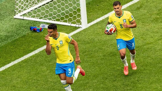 Casemiro và Guimaraes đóng vai trò quan trọng tại tuyến giữa. (Ảnh: Getty Images)
