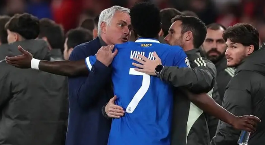 Mourinho từng có những mâu thuẫn với Vini khi còn dẫn dắt Benfica. Ảnh: Getty Images.
