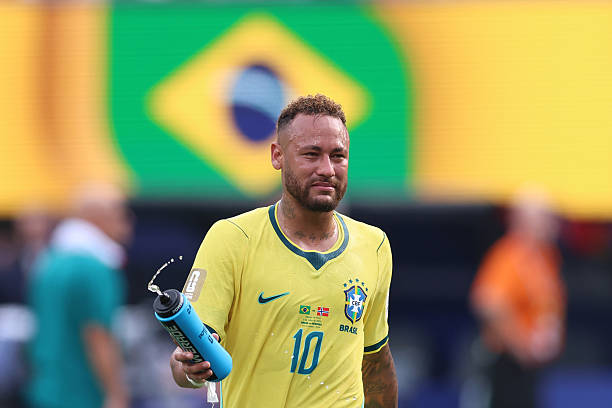 Neymar bật khóc sau trận thua Na Uy. Ảnh: Getty Images