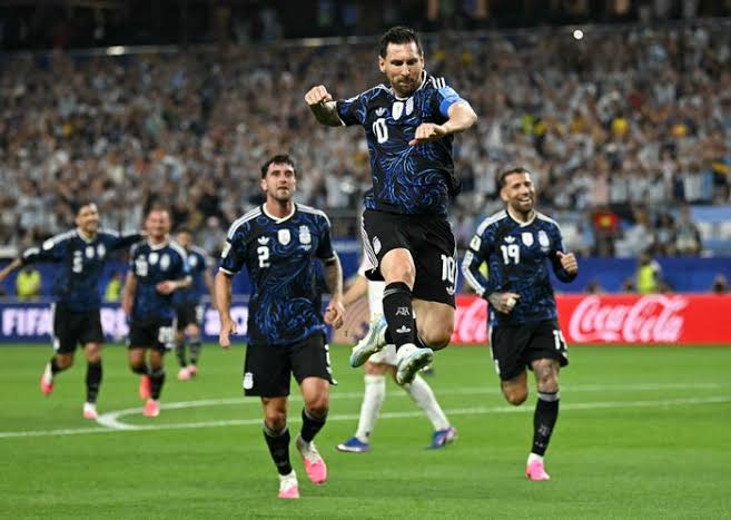 Messi không chỉ ghi bàn mà còn tạo nên phép màu. Ảnh: Getty Images.