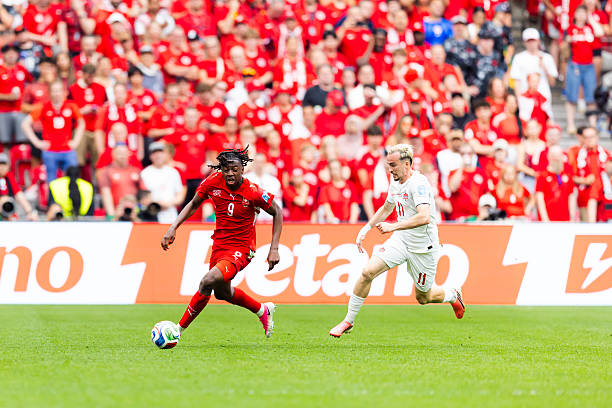 Johan Manzambi là hiện tượng thú vị của Thuỵ Sĩ. Ảnh: Getty Images.