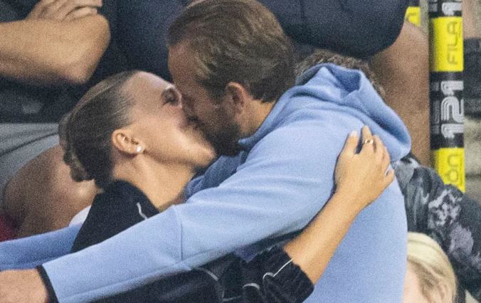 Kane hạnh phúc bên cô vợ Kate. Ảnh: Getty Images.
