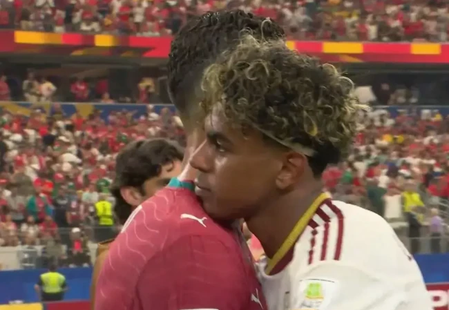 Ảnh bài viết Cái ôm giữa Ronaldo và Yamal sau màn đại chiến tại World Cup