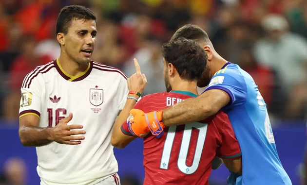 Ảnh bài viết Rodri khiêu khích khiến Bernardo Silva nổi giận tại World Cup