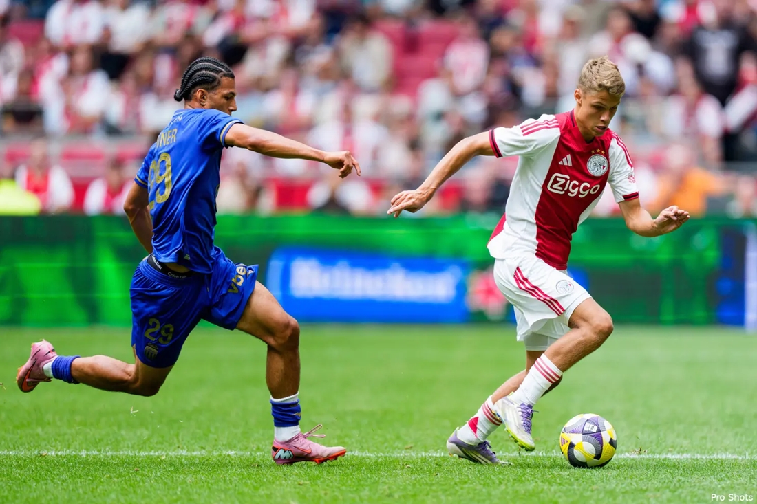 Sean Steur thăng tiến nhanh chóng tại Ajax. Ảnh: Ajax Showtime.