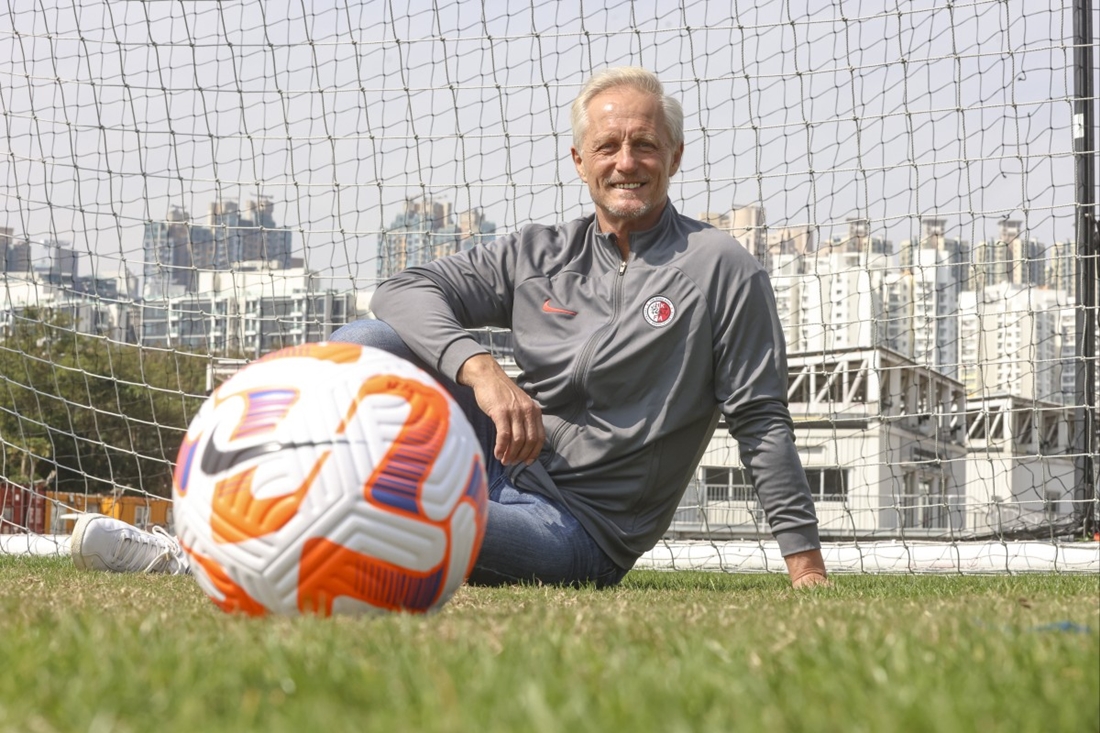 HLV Jorn Andersen từng dẫn dắt đội tuyển Hong Kong giành vé dự VCK Asian Cup 2023. Ảnh: SCMP.
