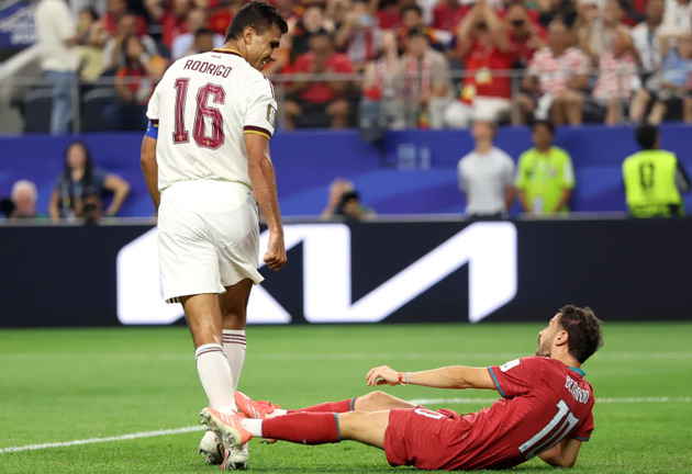 Ảnh bài viết Gây hấn với Bernardo Silva, Rodri nhận sai