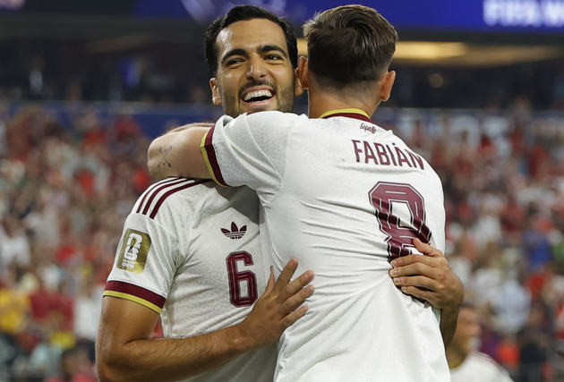Ảnh bài viết Bỏ nạng gỗ, Merino sắm vai người hùng của Tây Ban Nha