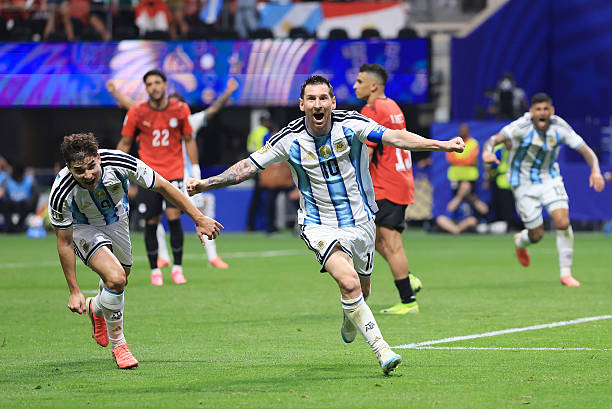 Messi có cho mình bàn thắng thứ 8 tại kỳ World Cup năm nay và quân bình tỷ số cho Argentina. Ảnh: Getty Images.