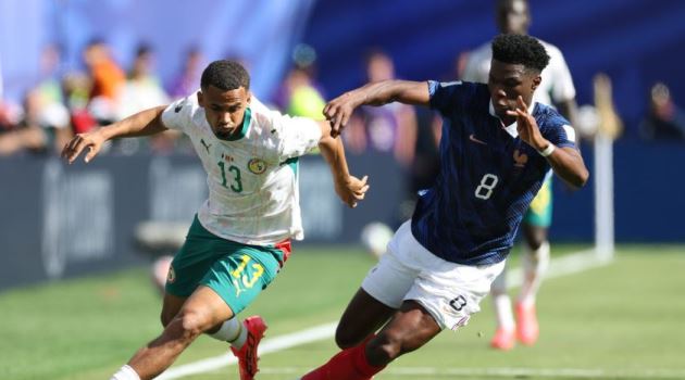 Ảnh bài viết Marcel Desailly thúc giục Aurelien Tchouameni đến MU