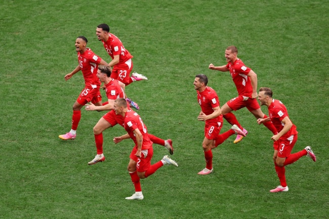Thụy Sĩ thắng luân lưu trước Colombia. Ảnh: Sky Sports.