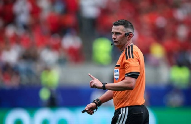 Ảnh bài viết FIFA có thể gạch tên Michael Oliver khỏi trận chung kết World Cup