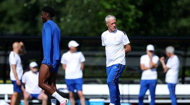 Ảnh bài viết Didier Deschamps: "Đối thủ của tôi là Maroc, không phải trọng tài"