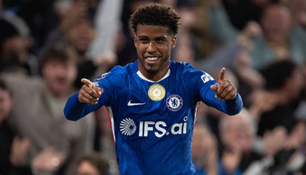 Mua Andrey Santos là nước cờ bất ngờ của BLĐ Man United. (Ảnh: Getty Images)
