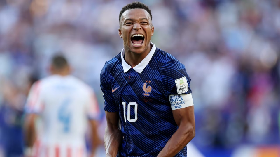 Mbappe vượt xa giới hạn của một siêu sao bóng đá. Ảnh: Getty Images.