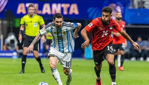 FIFA bị tố thiên vị Messi và Argentina trong trận thắng Ai Cập. (Ảnh: Getty Images)