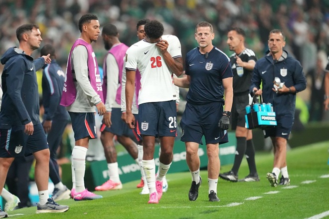 Quansah chính thức bị treo giò 2 trận. Ảnh: Sky Sports.