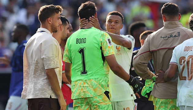 Mbappe tôn trọng tài năng của Bounou sau trận. (Ảnh: Getty Images)