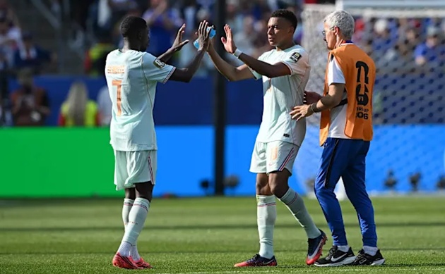 Mbappe và Dembele là 2 họng pháo chính của ĐT Pháp. (Sports.yahoo)