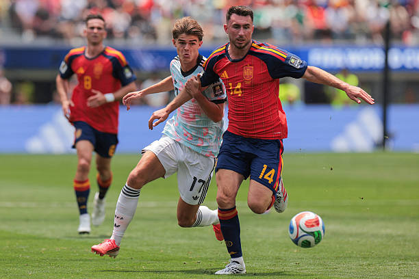 Aymeric Laporte - 6.8 điểm: Không phải làm việc quá nhiều ở khâu phòng ngự, phát huy được khả năng chuyền dài với một số tình huống xé toang đội hình đối phương. Ảnh: Getty Images.
