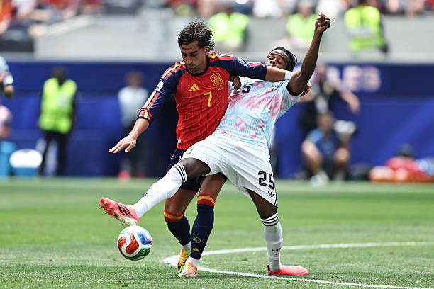 Ferran Torres - 6.4 điểm: Tích cực di chuyển gây rối loạn hàng thủ đối phương nhưng không tạo ra được pha bóng nào thực sự có tính sát thương. Ảnh: Getty Images.