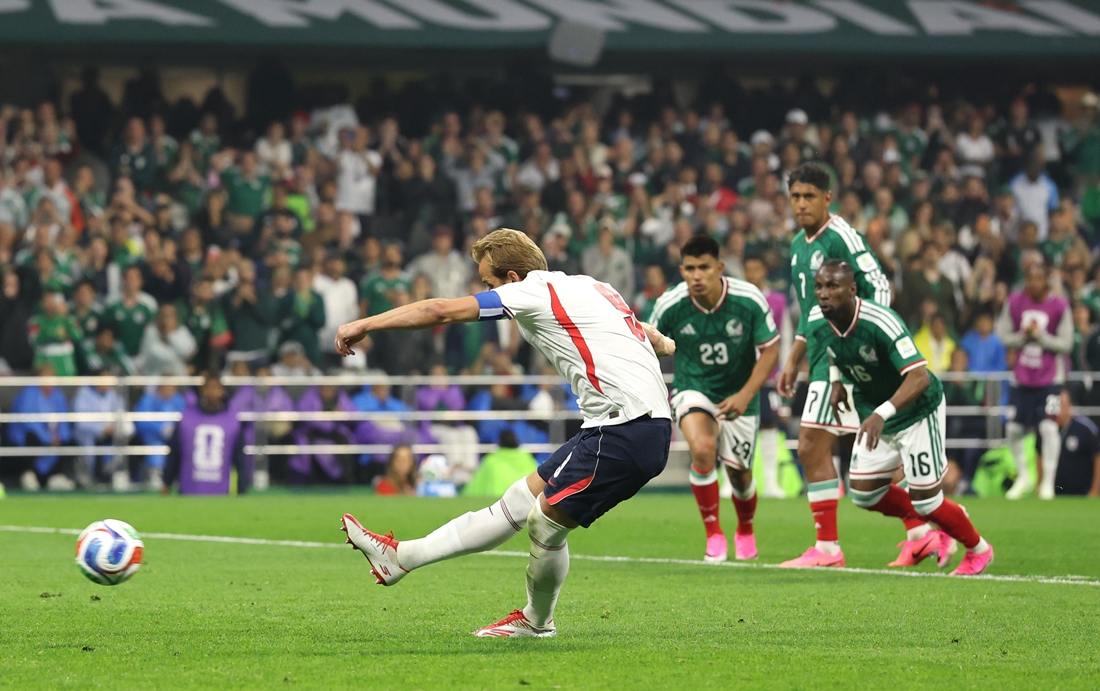 Harry Kane có phong cách không hoàn toàn giống với Erling Haaland. Ảnh: FIFA.com.