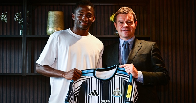 Bazoumana Toure sẽ trẻ hóa hàng công của Newcastle. (Ảnh: Trang chủ Newcastle)