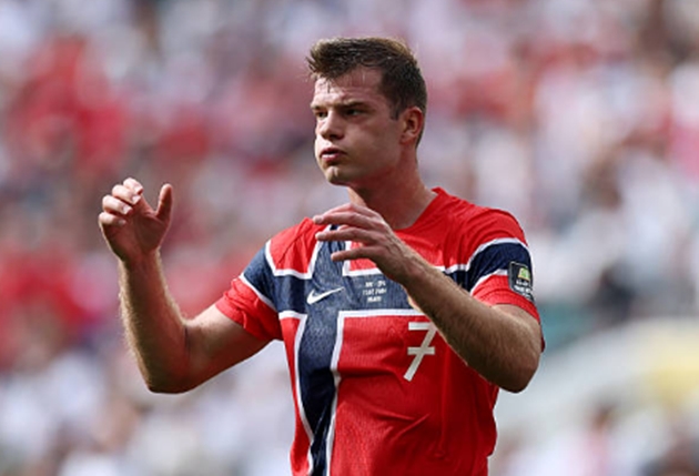 Alexander Sorloth - 6.6 điểm: Chân sút của Atletico Madrid liên tục tạo ra mối đe dọa bên hành lang cánh phải. Dù vậy, sự chần chừ đã khiến anh phung phí một cơ hội mười mươi để gia tăng cách biệt khi tỷ số đang là 1-0. Sorloth thi đấu nỗ lực trước khi được rút ra nghỉ ở giữa hiệp hai. (Ảnh: Getty Images)