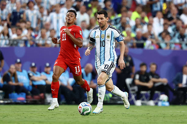 Messi đã thi đấu như một nhạc trưởng trước Thụy Sỹ.