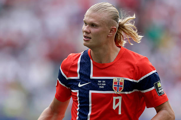 Erling Haaland không hài lòng về trọng tài. Ảnh: Getty Images