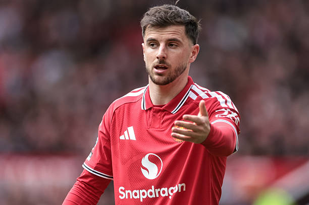 Ảnh bài viết Mason Mount sẵn sàng đá tiền vệ phòng ngự tại MU