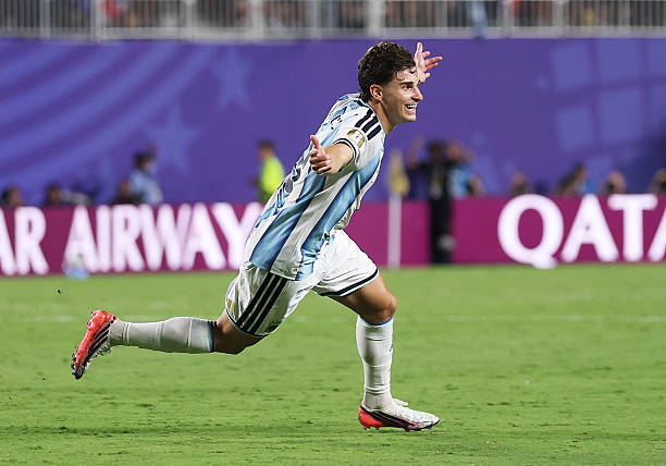 Ảnh bài viết Alvarez tuyên bố tuyển Argentina phải xả thân vì Messi