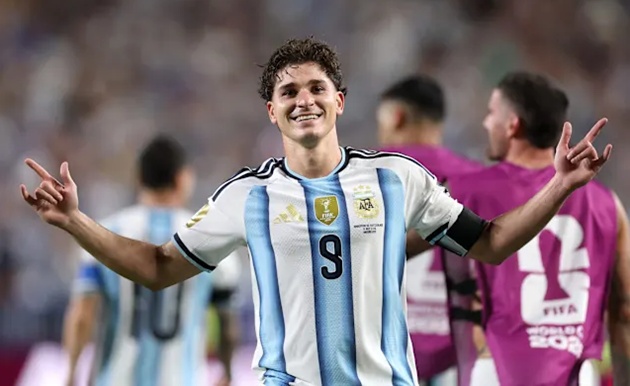 Arsenal cần Alvarez để tăng sức mạnh hàng công. (Ảnh: Sports.yahoo)