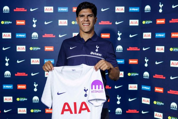 Spurs có đủ điều kiện để chi "tiền tấn" trên TTCN. Ảnh: Getty Images.