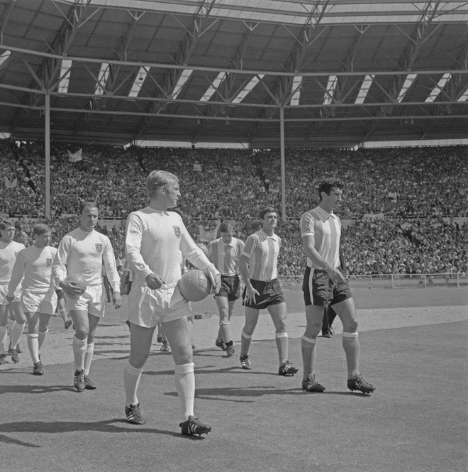 Anh và Argentina ở World Cup 1966. Ảnh: Getty.