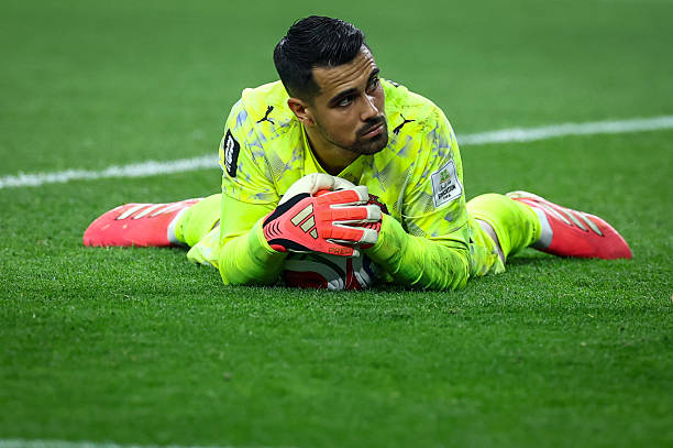 Diogo Costa có thể mang đến nhiều điều cho Chelsea. Ảnh: Getty Images