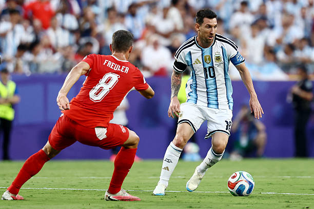 Ảnh bài viết ĐT Anh học được gì từ Thụy Sĩ trong việc phong tỏa Messi?