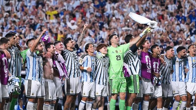 Argentina không muốn thi đấu với tuyển Anh với màu áo truyền thống.