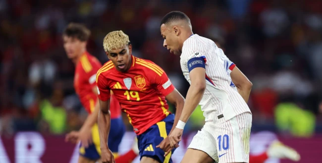 Mbappe và Yamal đối đầu nhau ở ĐTQG. Ảnh: Getty Images.